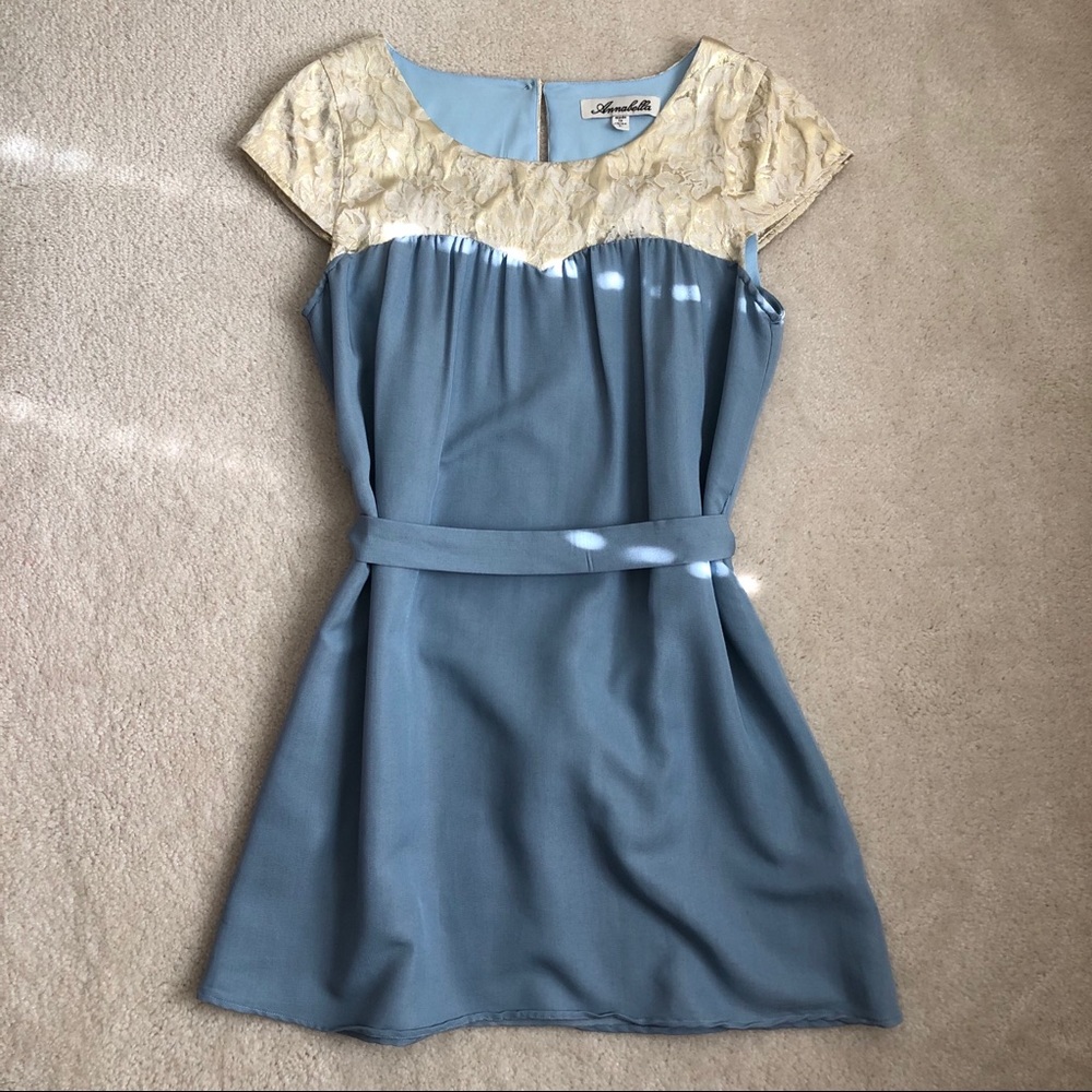 FRANCESCA’S tie-waist dress🌼💙